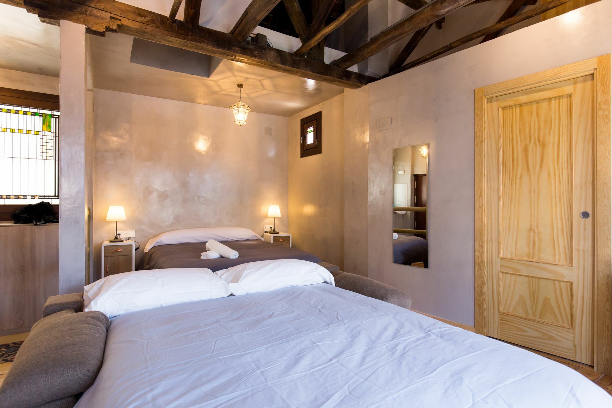 Los Lobos Suites Apartamentos Granada Ngoại thất bức ảnh