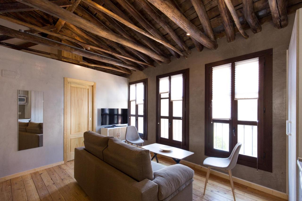 Los Lobos Suites Apartamentos Granada Ngoại thất bức ảnh